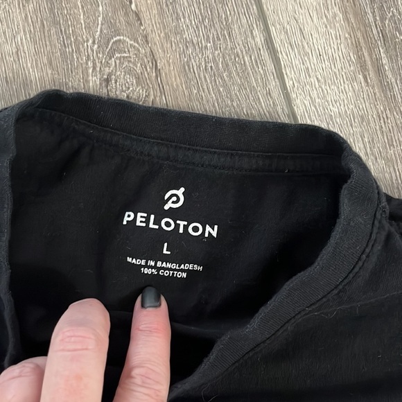 PELOTON  cotton black Tshirt size small large - Picture 4 of 4